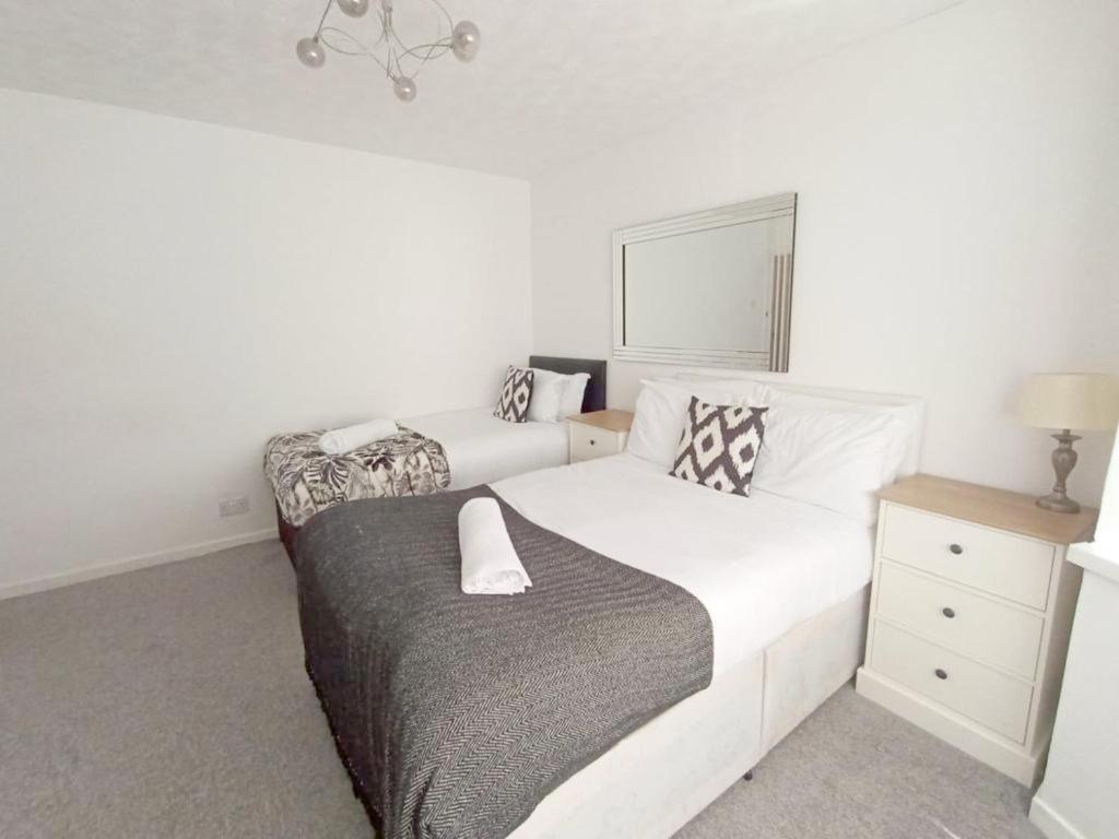 Cozy 4 Bedroom House In Smethwick With 4 Bathrooms Perfect For Contractors And Families Birmingham Buitenkant foto